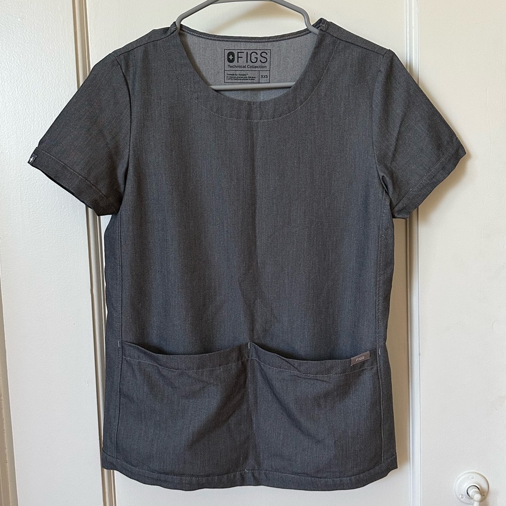 Figs rama crew neck scrub top in graphite